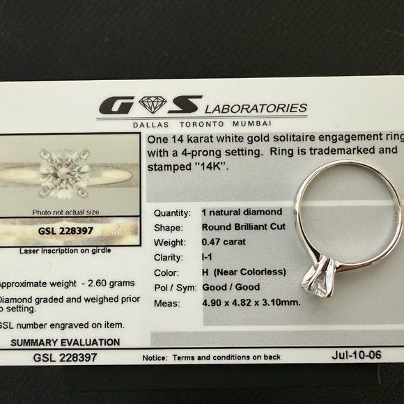 Engagement ring - Picture 8 of 8